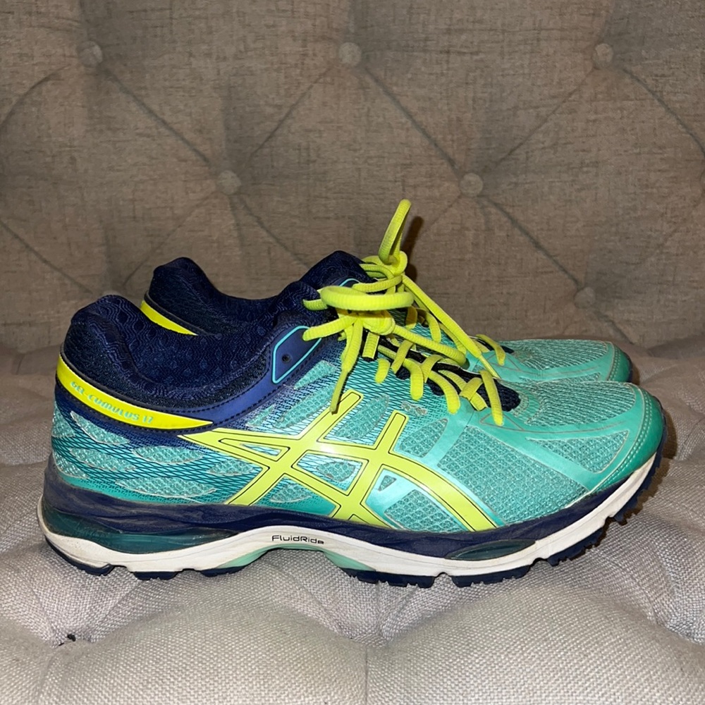 Asics Gel Cumulus 17 running shoe size 10 women